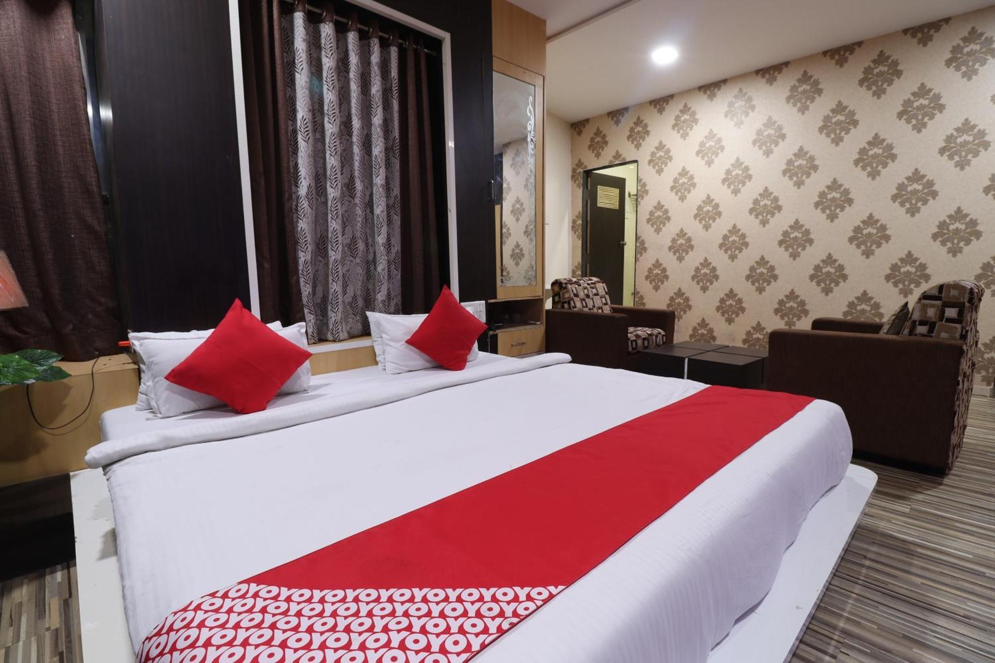 Hotel O Shri Sai Niwara Lodge Dhule エクステリア 写真